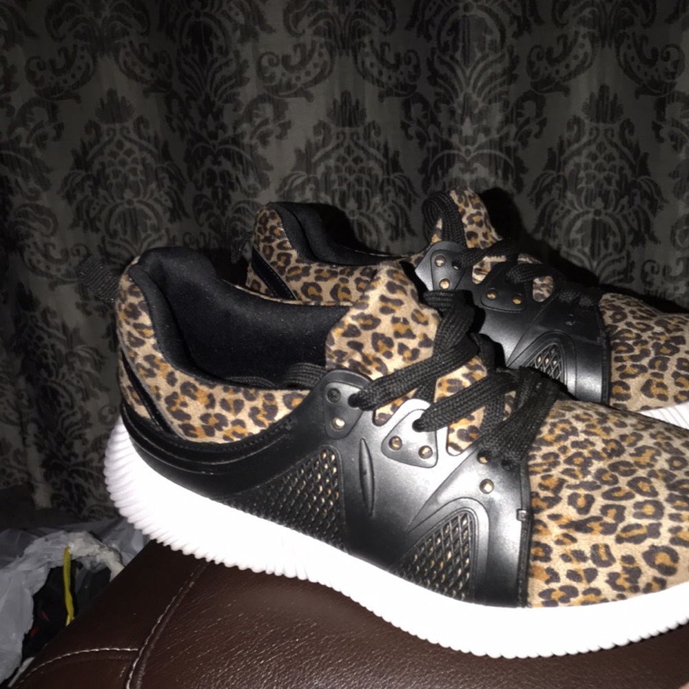 Chellysun Cheetah Sneakers